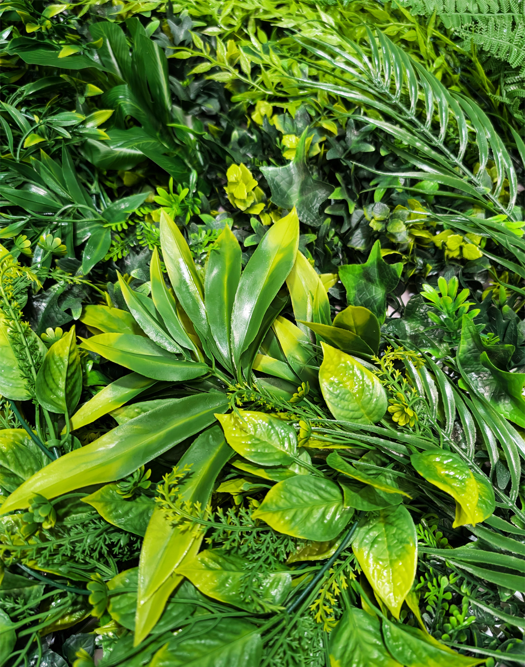 Pflanzenwand - Hanging Jungle (256) - 100x100 cm Künstliche Pflanzenwand Hanging Jungle grün mit tropischen Blättern PVC Wandpaneel AKUSTIL Deko