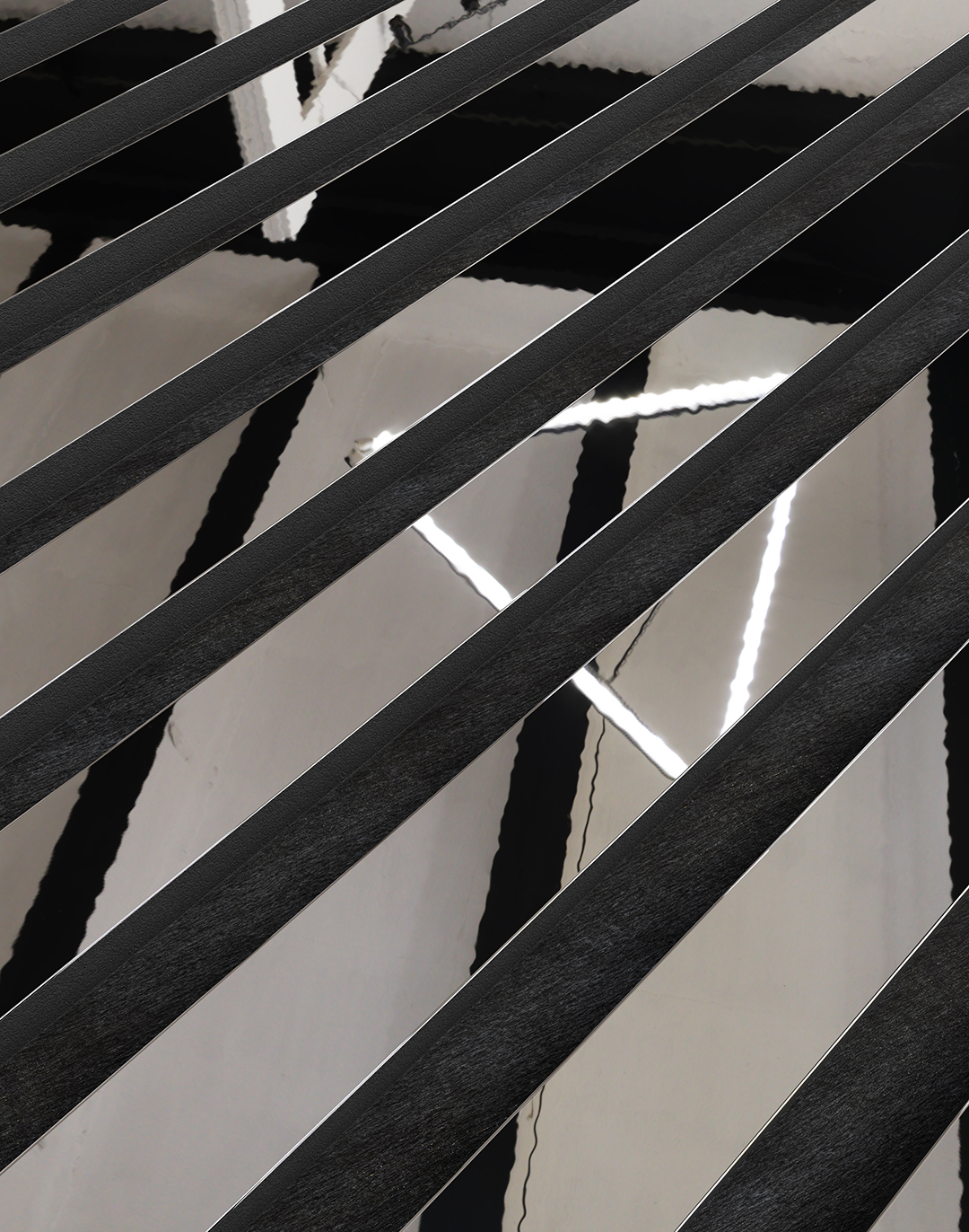 Akustikpaneel Classic - Mirror (77) - 240x60 cm AKUSTIL PVC Wandpaneel Mirror DZ04 schwarz diagonal gestreift glänzend für moderne Wandgestaltung